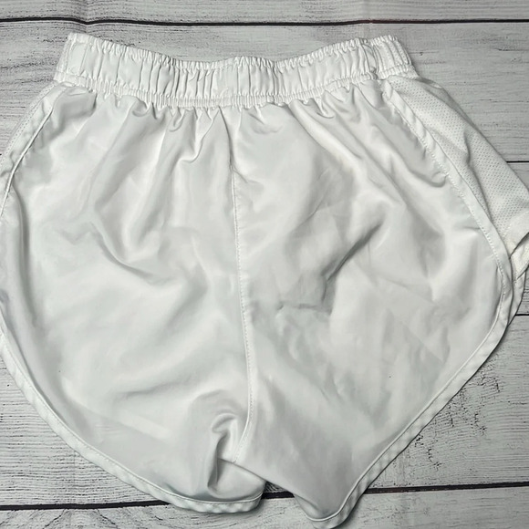 Women Nike shorts white size xs - Picture 4 of 4